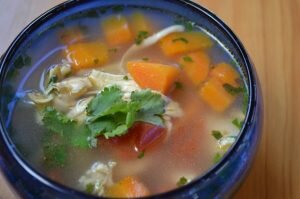Caldo de pollo guatemalteco