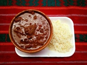 Receta de frijoles con chicharrón guatemaltecos