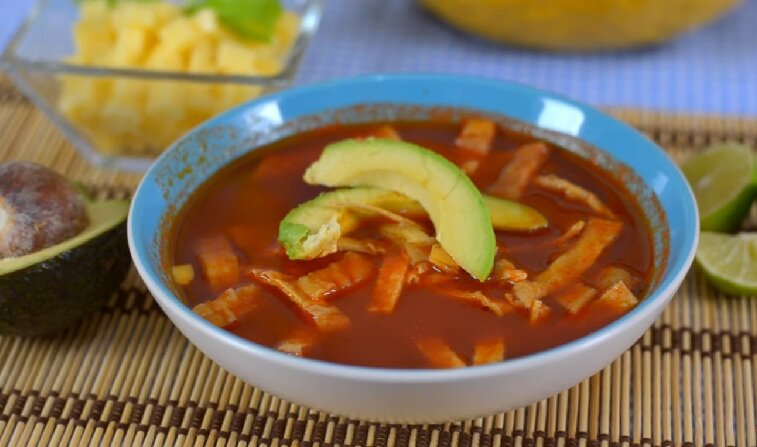 Sopa de tortilla guatemalteca