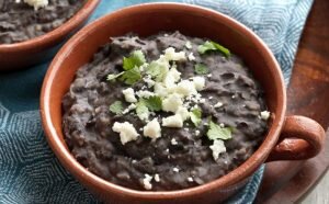 Frijoles volteados guatemaltecos